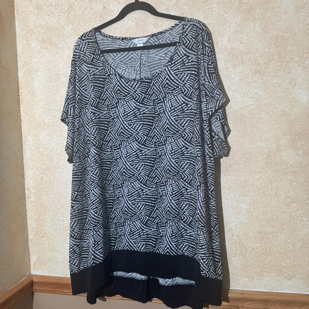 CJ Banks Black and White Geometric Tunic